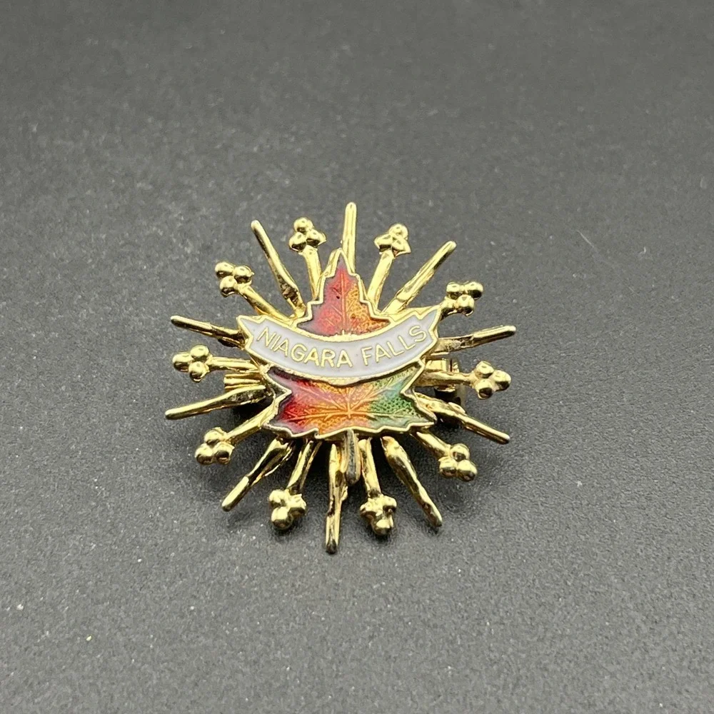 Niagara Falls Canada Maple Leaf Lapel Hat Pin B5